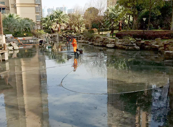 南湖景观池淤泥清理