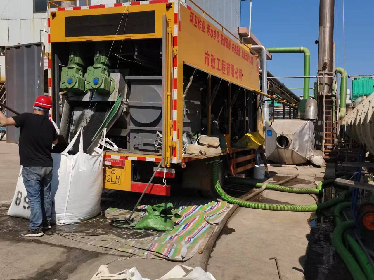 南湖淤泥压干处理